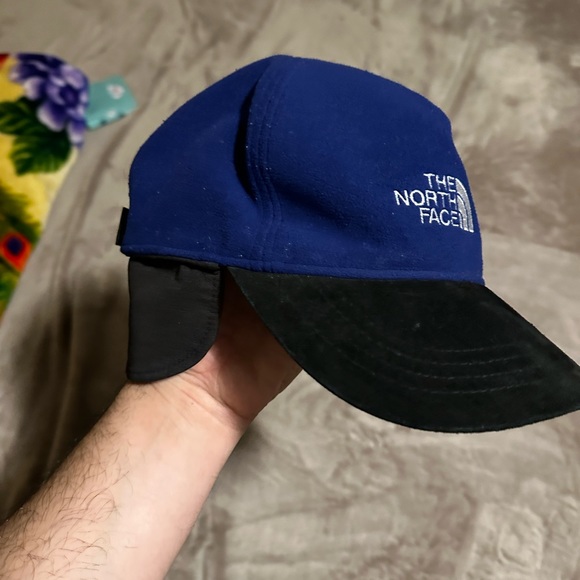 The Northface Swade winter hat adjustable ear flops - Picture 5 of 8